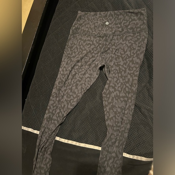 Lululemon camo high rise align leggings 25” - Picture 4 of 5